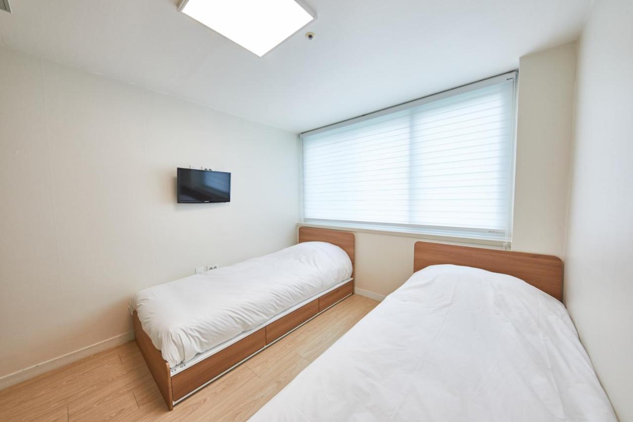 Auberge de jeunesse 123 *