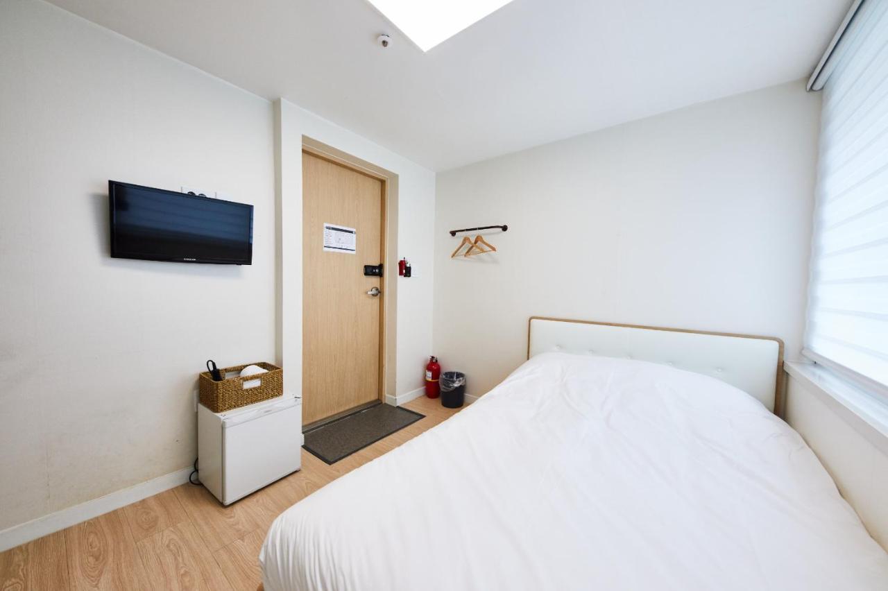 Auberge de jeunesse 123 *